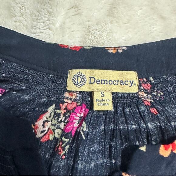 Democracy Size S Navy Pink Floral Button Front Blouse Top Summer Casual Resort - Picture 8 of 13